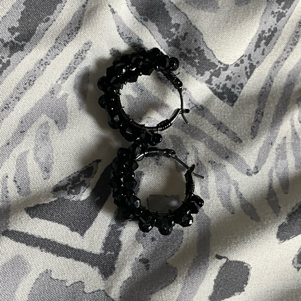 Cute small black hoops earrings!
